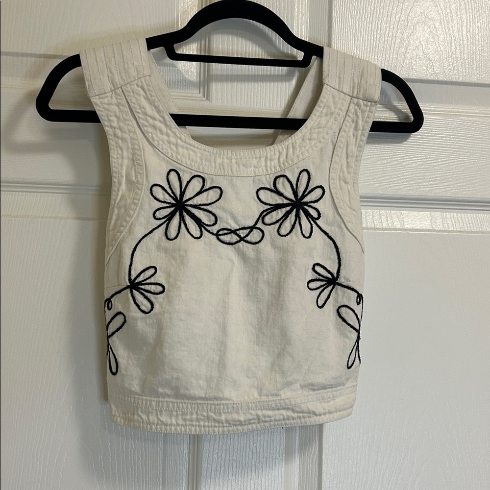 Embroidered Cross-Back Cropped Tank - Picture 6 of 7